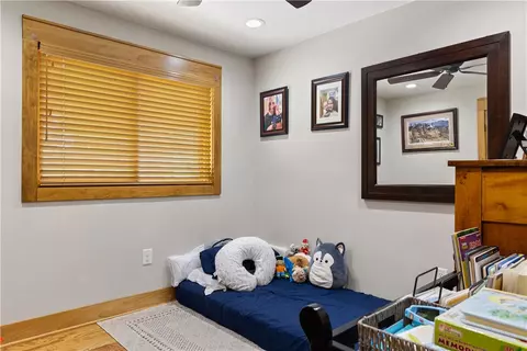 Bedroom - 332 Two Rivers Dr, Westminster, SC 29693 photo 2 of 5