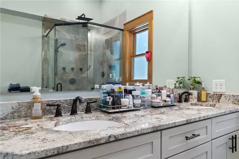 Bath - 332 Two Rivers Dr, Westminster, SC 29693 photo 2 of 5