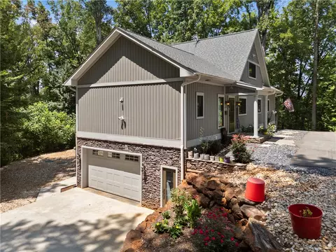 Exterior - 332 Two Rivers Dr, Westminster, SC 29693 photo 6 of 11