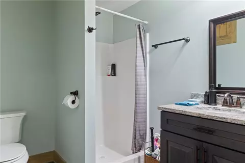 Bath - 332 Two Rivers Dr, Westminster, SC 29693 photo 5 of 5