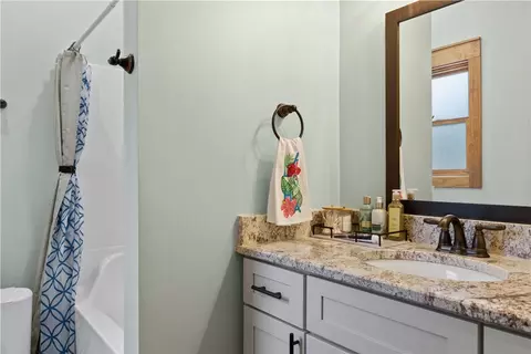 Bath - 332 Two Rivers Dr, Westminster, SC 29693 photo 4 of 5