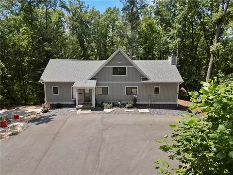 Exterior - 332 Two Rivers Dr, Westminster, SC 29693 photo 4 of 11