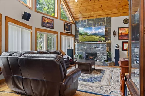 Living - 332 Two Rivers Dr, Westminster, SC 29693 photo 2 of 2