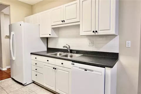 Kitchen - 105 Eagle Ct, Westminster, SC 29693 photo 2 of 3