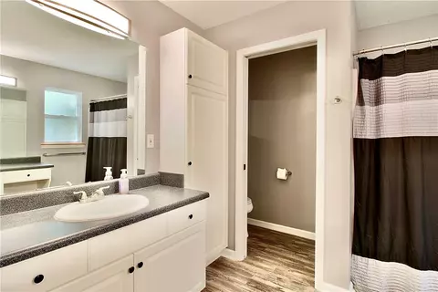 Bath - 105 Eagle Ct, Westminster, SC 29693 photo 2 of 3