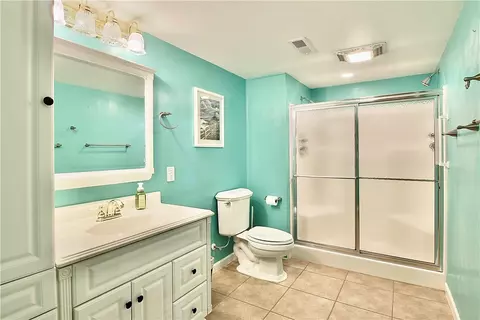 Bath - 105 Eagle Ct, Westminster, SC 29693 photo 3 of 3