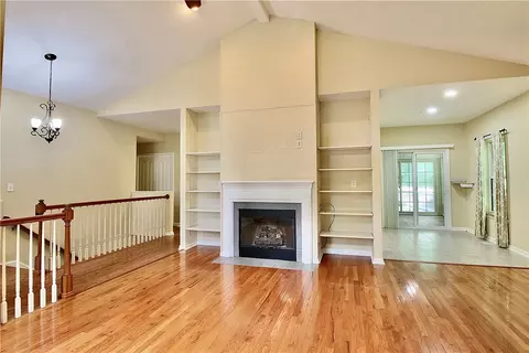 Living - 105 Eagle Ct, Westminster, SC 29693 photo 2 of 3
