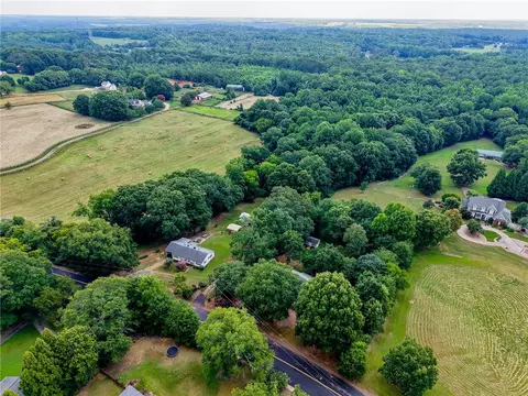 View/Area - 1014 E Queen St, Pendleton, SC 29670 photo 4 of 6