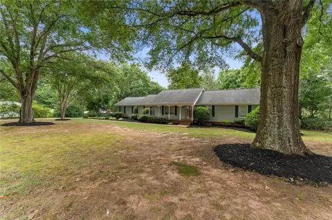 Exterior - 1014 E Queen St, Pendleton, SC 29670 photo 1 of 7