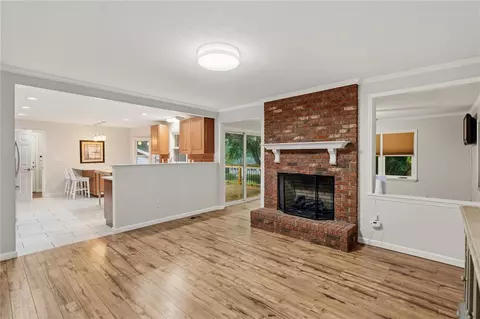 Living - 1014 E Queen St, Pendleton, SC 29670 photo 4 of 7