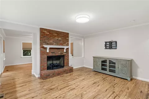 Living - 1014 E Queen St, Pendleton, SC 29670 photo 3 of 7