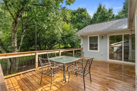 Exterior - 1014 E Queen St, Pendleton, SC 29670 photo 4 of 7