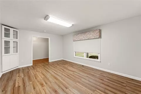 Living - 1014 E Queen St, Pendleton, SC 29670 photo 2 of 7