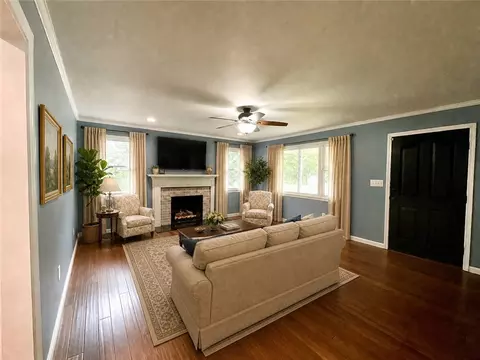 Living - 202 Muller Rd, Walhalla, SC 29691 photo 3 of 5