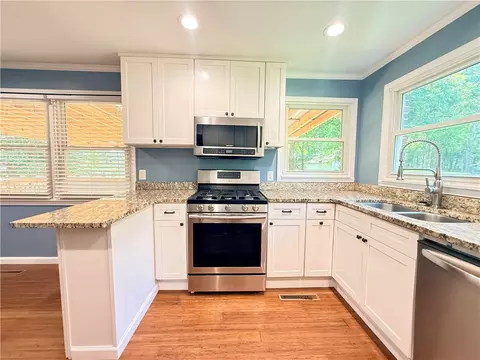 Kitchen - 202 Muller Rd, Walhalla, SC 29691 photo 2 of 4