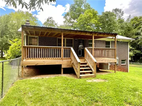 Exterior - 202 Muller Rd, Walhalla, SC 29691 photo 6 of 21
