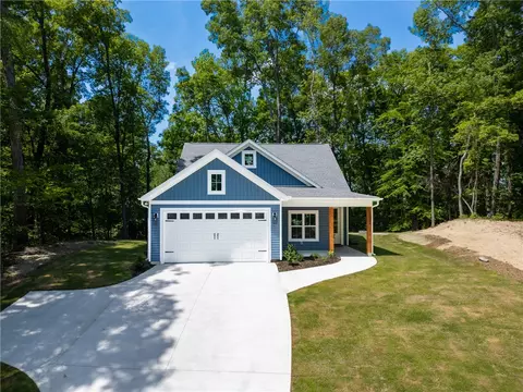 322 Oconee Ave, Westminster, SC 29693