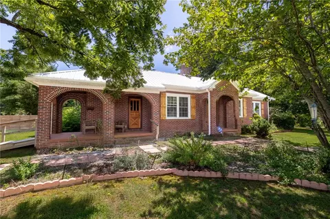 704 Cherry St, Pendleton, SC 29670 photo 2