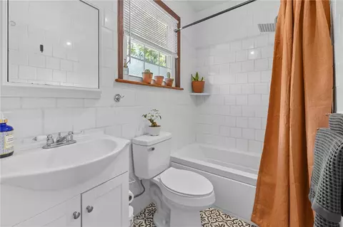 Bath - 704 Cherry St, Pendleton, SC 29670 photo 1 of 2