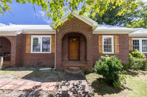 Exterior - 704 Cherry St, Pendleton, SC 29670 photo 3 of 9