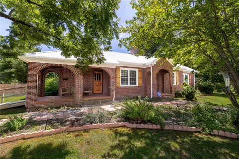 Exterior - 704 Cherry St, Pendleton, SC 29670 photo 2 of 9