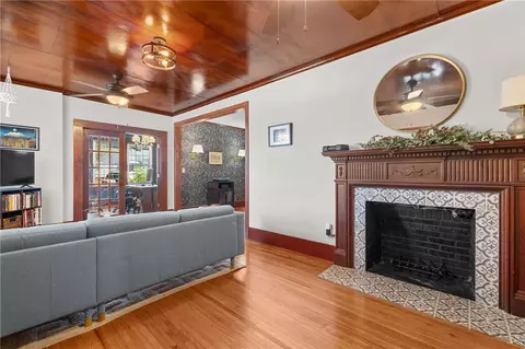 Living - 704 Cherry St, Pendleton, SC 29670 photo 1 of 3