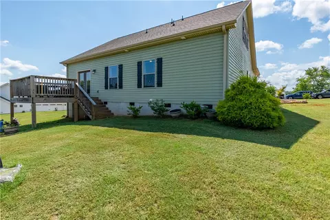 Exterior - 1907 Queen Dr, Walhalla, SC 29691 photo 5 of 6