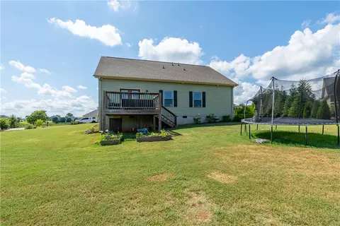 Exterior - 1907 Queen Dr, Walhalla, SC 29691 photo 4 of 6