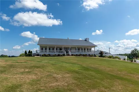 Exterior - 1907 Queen Dr, Walhalla, SC 29691 photo 6 of 6