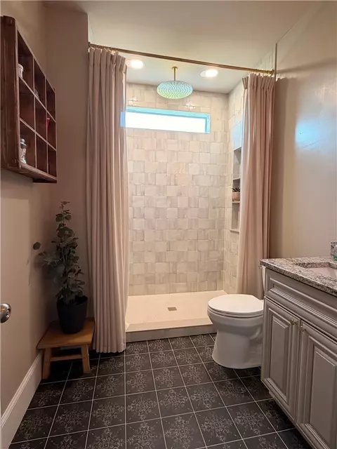 Bath - 1907 Queen Dr, Walhalla, SC 29691 photo 1 of 3