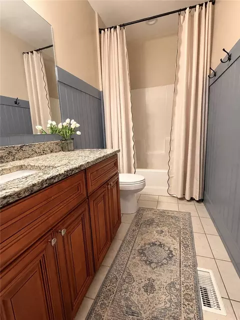 Bath - 1907 Queen Dr, Walhalla, SC 29691 photo 2 of 3