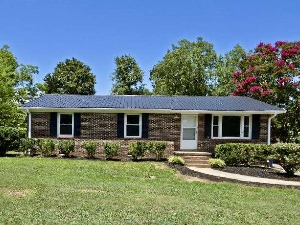 13 Prestbury Dr, Greenville, SC 29605