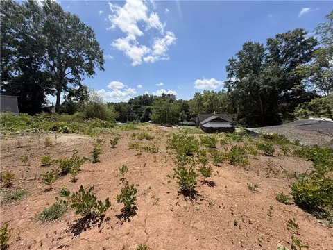 411 E South 2nd St, Seneca, SC 29678 photo 4