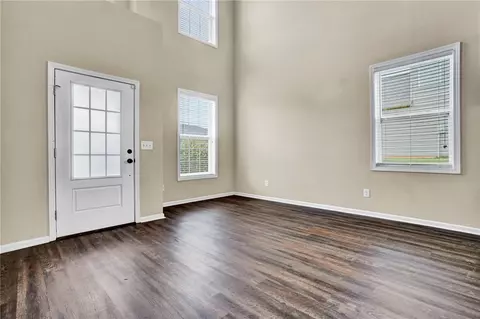 Living - 105 Yount Ct, Easley, SC 29642 photo 3 of 8