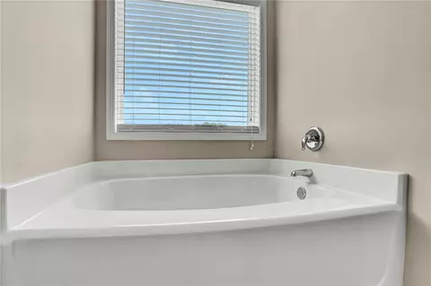 Bath - 105 Yount Ct, Easley, SC 29642 photo 2 of 3