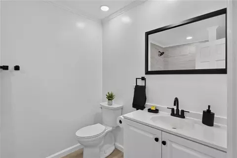 Bath - 103 Laurel Estates Dr, Walhalla, SC 29691 photo 2 of 4