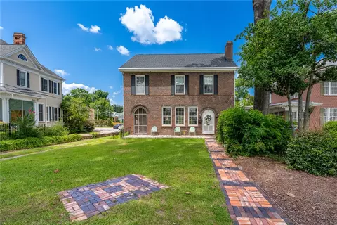 105 E Cambridge Ave, Greenwood, SC 29646