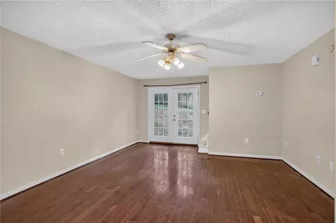 Living - 315 Westminster Dr, Pendleton, SC 29670 photo 4 of 5
