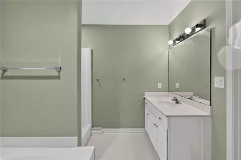 Bath - 315 Westminster Dr, Pendleton, SC 29670 photo 3 of 6