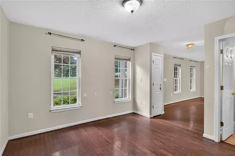 Living - 315 Westminster Dr, Pendleton, SC 29670 photo 5 of 5