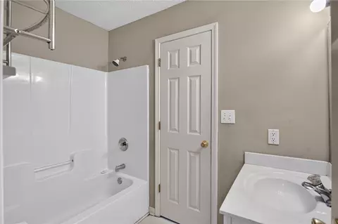 Bath - 315 Westminster Dr, Pendleton, SC 29670 photo 4 of 6