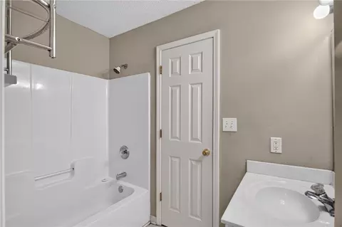 Bath - 315 Westminster Dr, Pendleton, SC 29670 photo 5 of 6