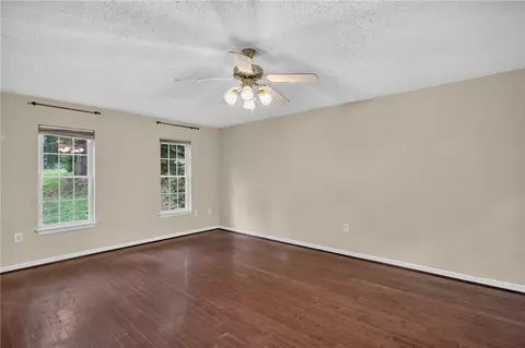 Living - 315 Westminster Dr, Pendleton, SC 29670 photo 3 of 5