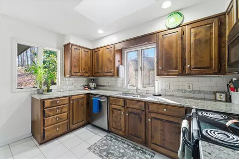 Kitchen - 48 Commodore Dr, Salem, SC 29676 photo 2 of 3