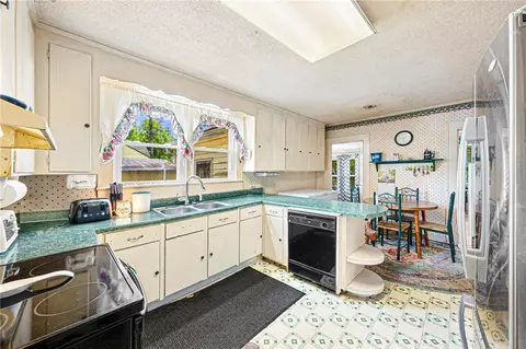 Kitchen - 1705 E Calhoun St, Anderson, SC 29621 photo 2 of 3