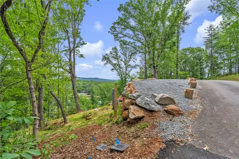 204 Whitewater Lake Rd, Tamassee, SC 29686