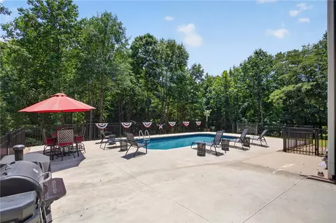 Exterior - 711 Barnes Rd, Seneca, SC 29672 photo 9 of 11