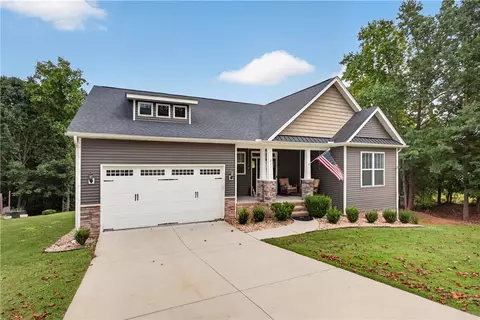Exterior - 711 Barnes Rd, Seneca, SC 29672 photo 2 of 10