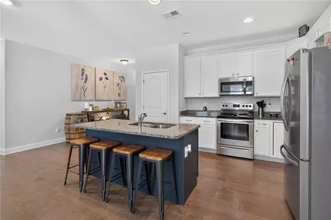 Kitchen - 711 Barnes Rd, Seneca, SC 29672 photo 2 of 3