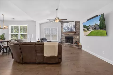 Living - 711 Barnes Rd, Seneca, SC 29672 photo 1 of 2